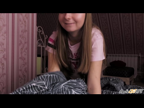 ❤️ Blondina îi suge adânc prietenei ei și primește spermă în gură ❌ at ro.centr-klassiki.ru ❤
